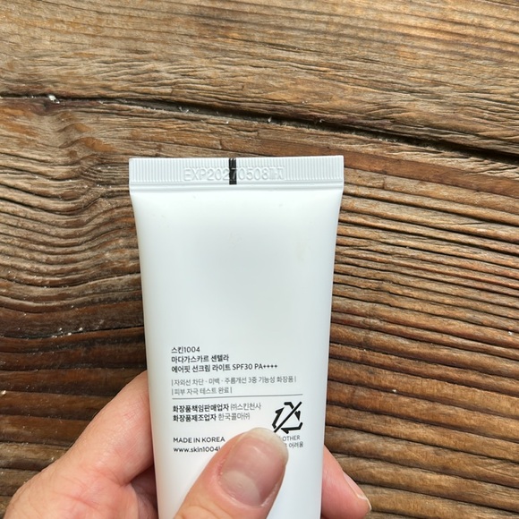Centella Air-Fit Suncream Light SPF50+ - Picture 4 of 4